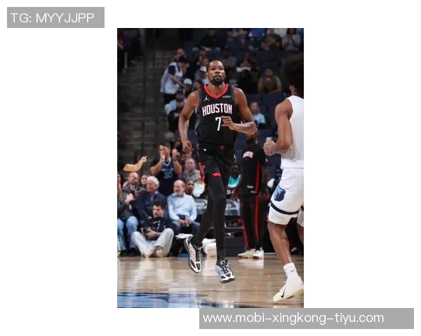 杜兰特表现稳定半场8投5中贡献11分5助攻助力球队争胜