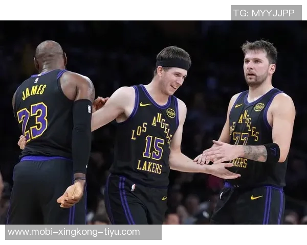 里夫斯称赞东契奇天赋超群与浓眉克里斯蒂关系融洽