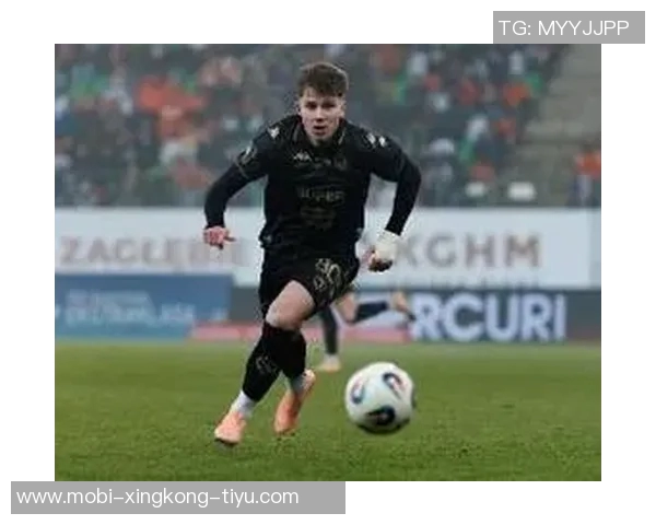 波尔图官方宣布签下17岁波兰边锋皮图谢夫斯基违约金高达6000万