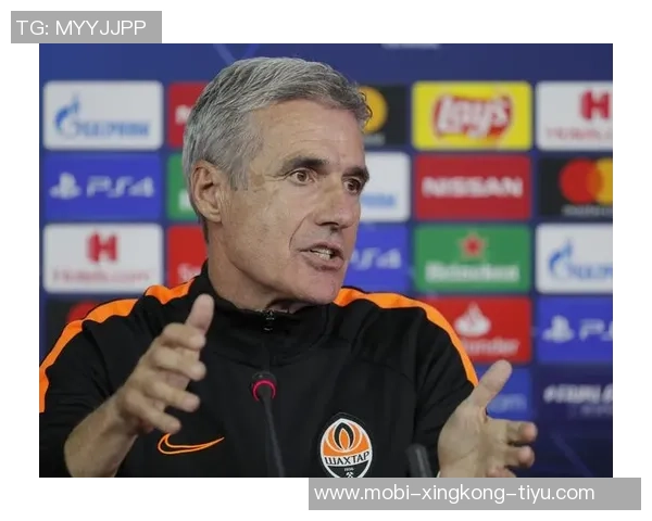 前利雅得胜利主帅卡斯特罗加盟格雷米奥合同延续至2027年底 前利雅得胜利主帅卡斯特罗加盟格雷米奥合同延续至2027年底